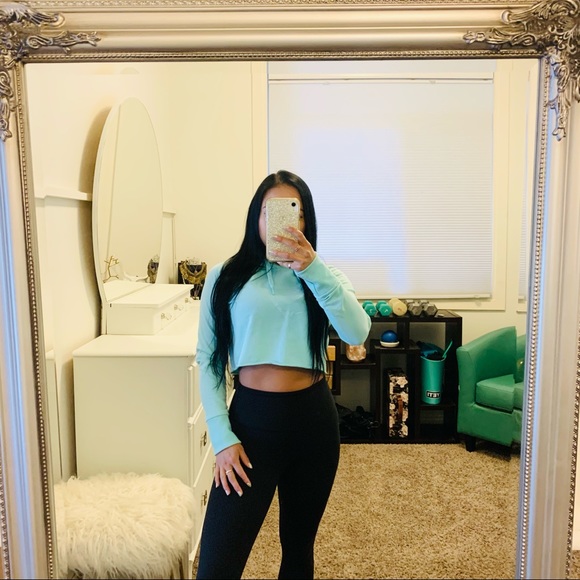 🦈 GYMSHARK CROP TURQUOISE LOGO HOODIE - Picture 6 of 7